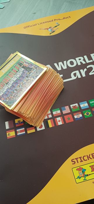 Vând/schimb stikere panini Qatar 2022
