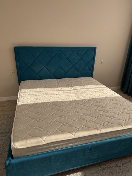 Продам кровать с матрасом! Срочно!