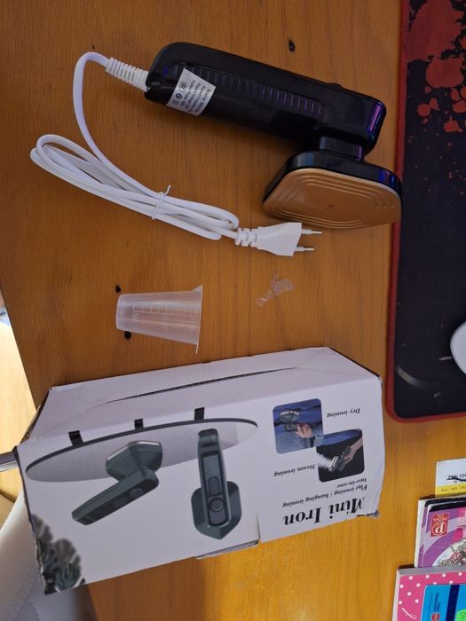 Mini fier de călcat pe aburi, vertical