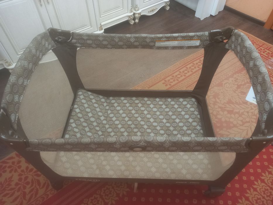 Продаю детский манеж кровать