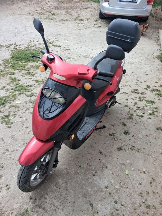 Vând scuter 400€