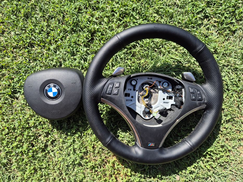 Volan sport cu padele BMW