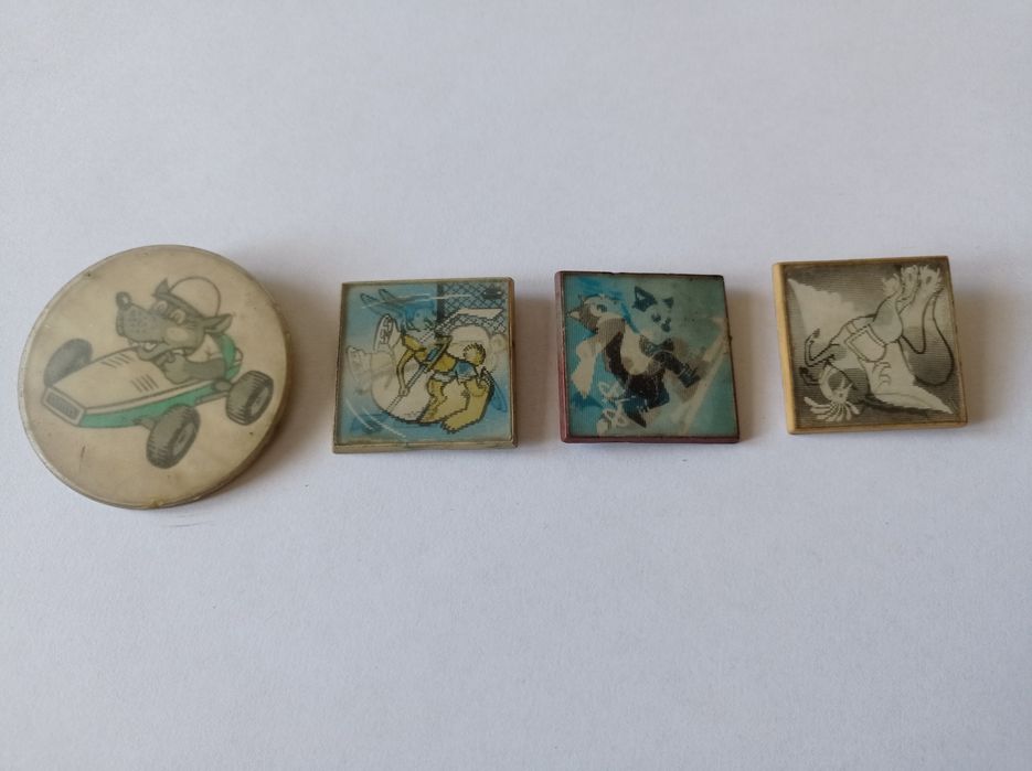 Продам значки и монеты