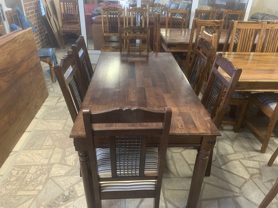 Масивна трапезна маса с 6 стола