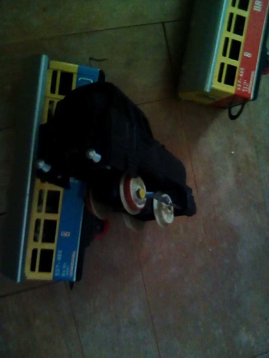 влакче с релси и ключе