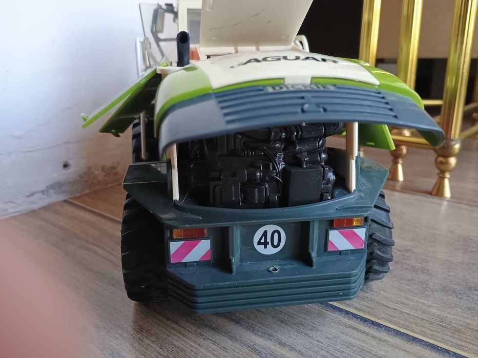 Комбайн CLAAS Jaguar 900 Умален Модел Голяма Играчка