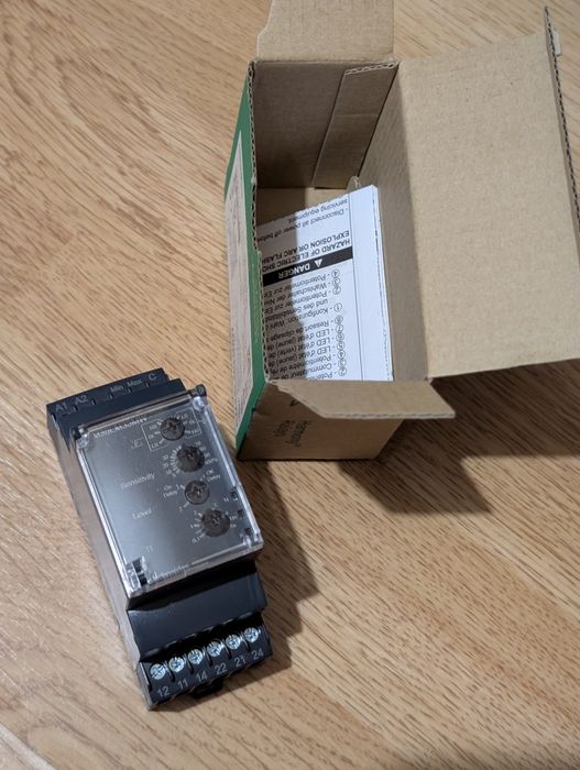 Releu nivel Schneider Electric RM35LM33MW - Nou în cutie