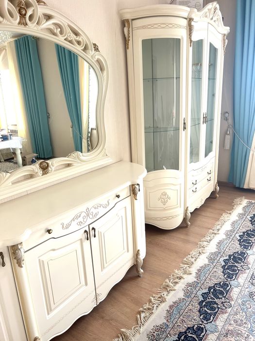 Шкаф горка и зеркало с подставкой