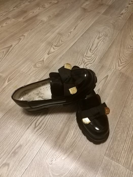 Продам лоферы лаковые