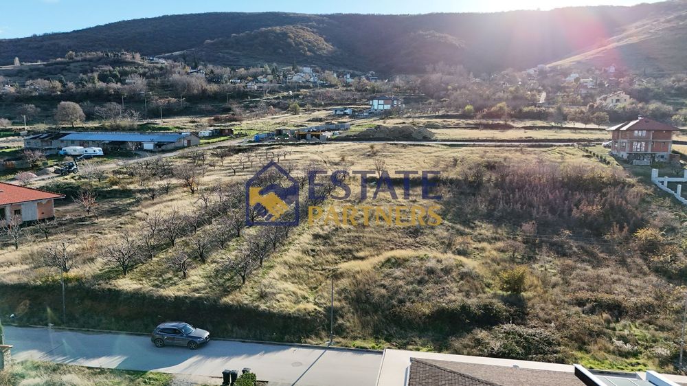 Парцел в Пловдив, област-с.Брестник площ 900 цена 120000