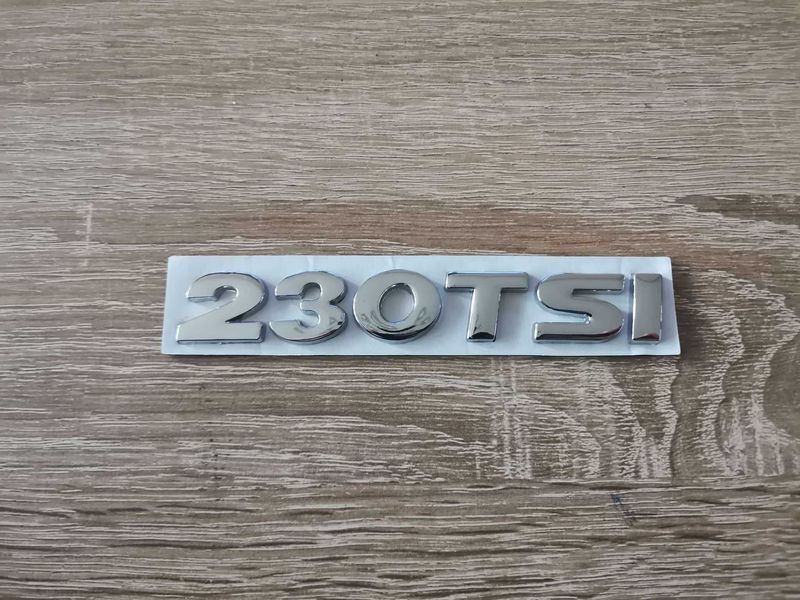 сребриста емблема Volkswagen 230 TSI малък размер