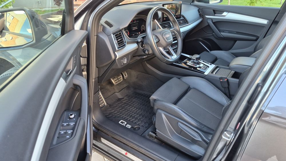 Audi Q 5  /  S - line  /  204 cai  / 2022