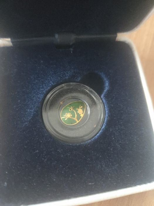 Златно ръчно направено