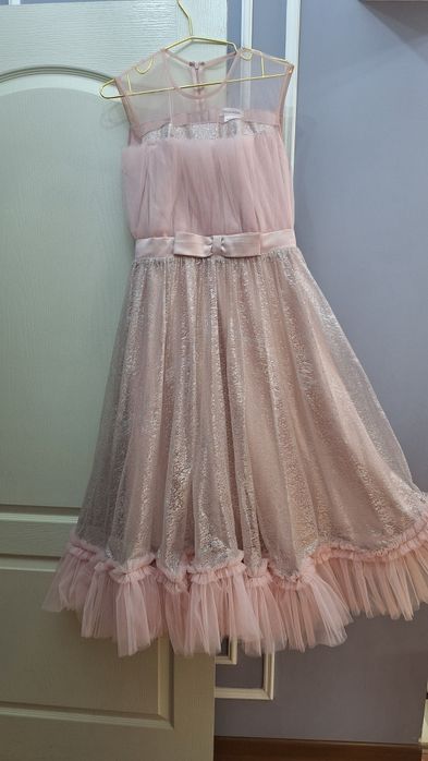 Срочно продаётся брендовое платье