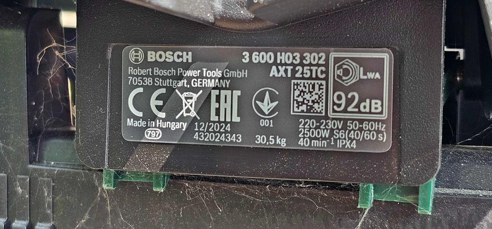 Vand tocator crengi si resturi vegetale Bosh AXT-25TC garantie 3 ani