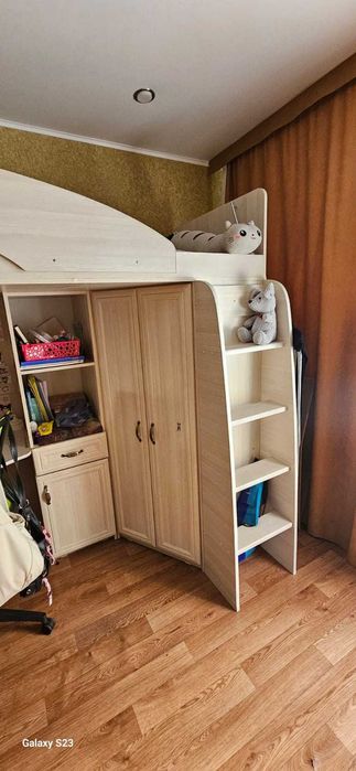 Продам кровать-чердак, шкаф, стол