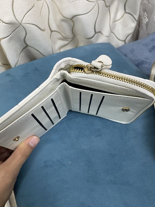 сумка белая и черная