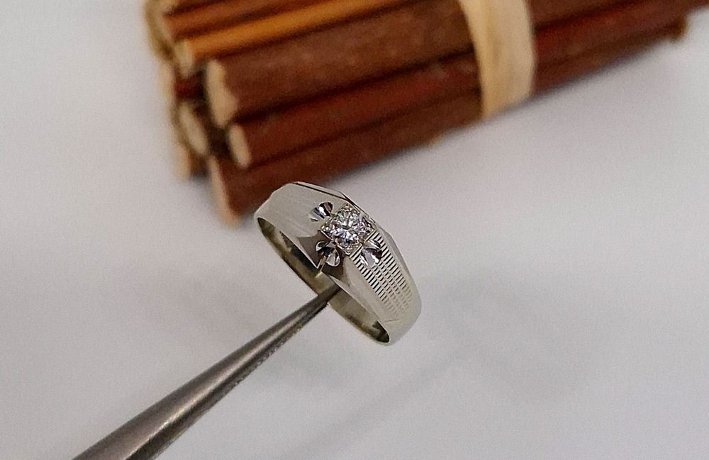 Inel din aur de 18K si diamante natural