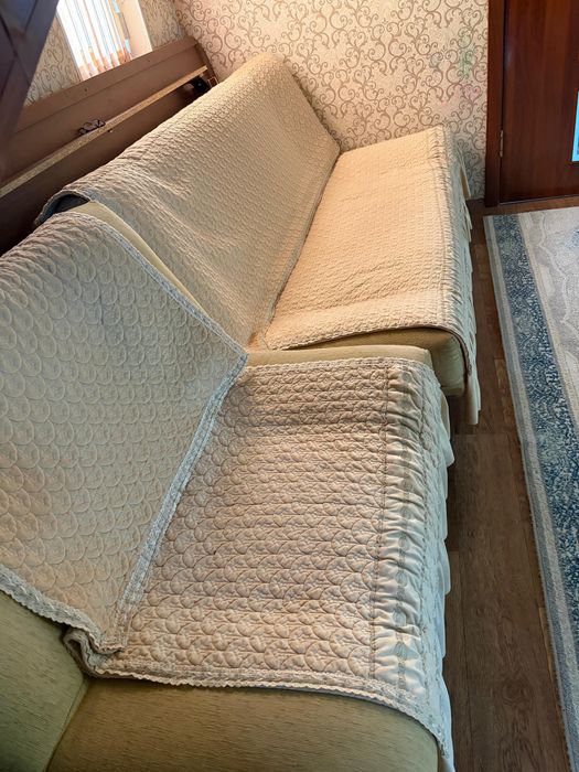 Продается диван с двумя креслами