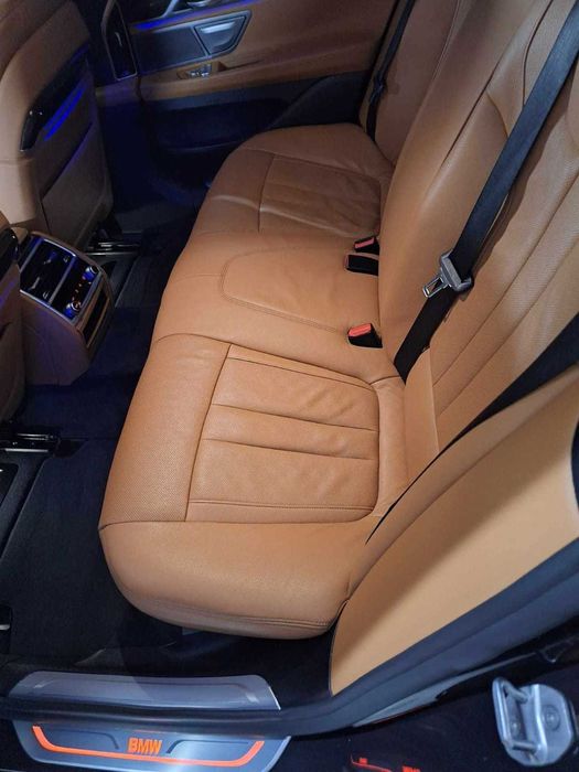 BMW SERIA 7 HIBRID (3 litri benzină+electric)