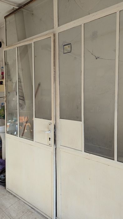 Врата и прозорец от метал 238х230см