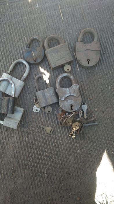Замки амбарные разные старинные,  много
