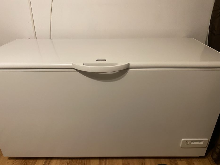 Lada frigorifica  zanussi nouă