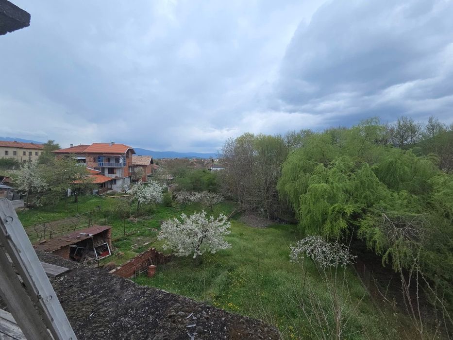 Голяма къща в с.Горна Гращица обл.Кюстендил