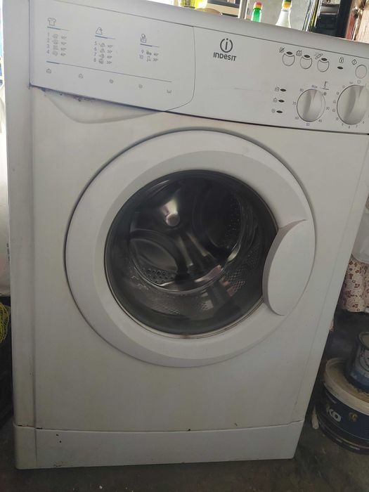 Автоматична пералня Indesit