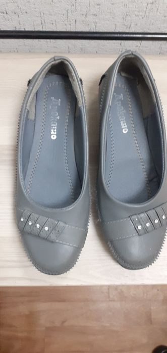 Продам обувь детские