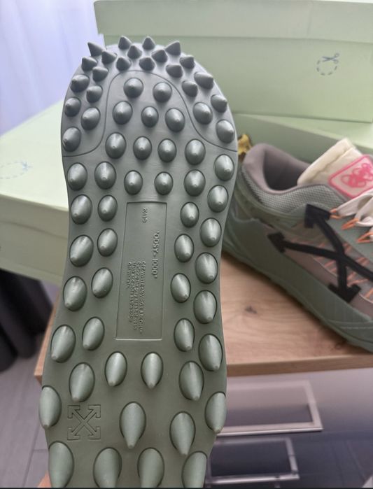 vand adidasi off white odsy 1000