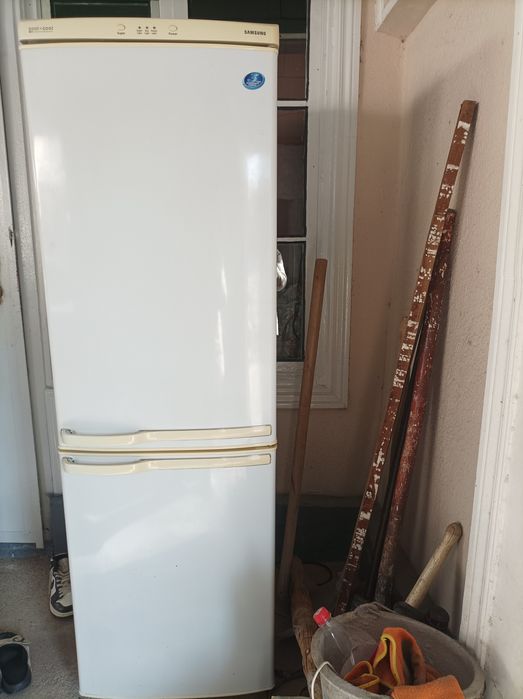 Продается холодильник Samsung