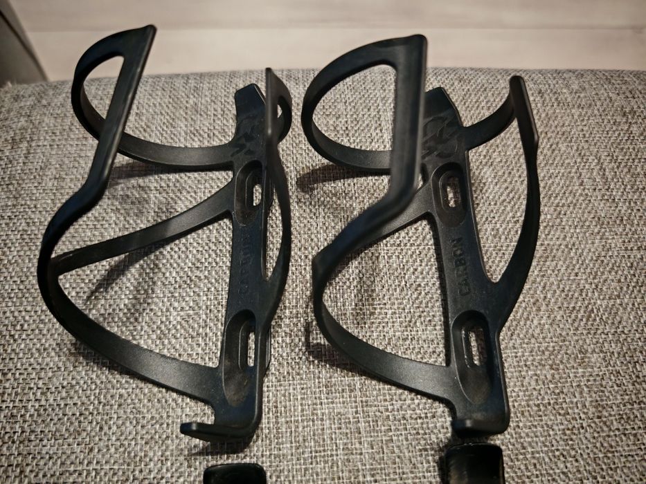 Suporturi bidon bicicleta carbon, seturi de doua sau unu, stare F bună