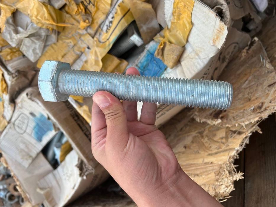 Метизы болты разного диаметра