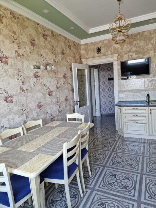 Квартира в центре .Своя.Полностью укомплектованная.3 комнаты .116 кв.м