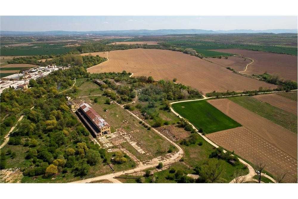 Продава се Промишлена сграда в с. Хан Крум, Област Шумен - 84102 кв.м за 42 €/кв.м - Снимка #1