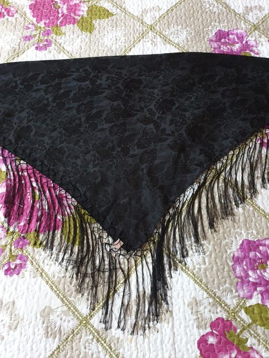 Esarfa neagra matase naturala franjuri print floral