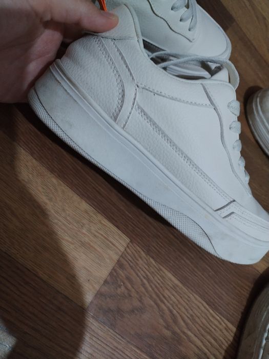 Кроссовки одевала пару раз