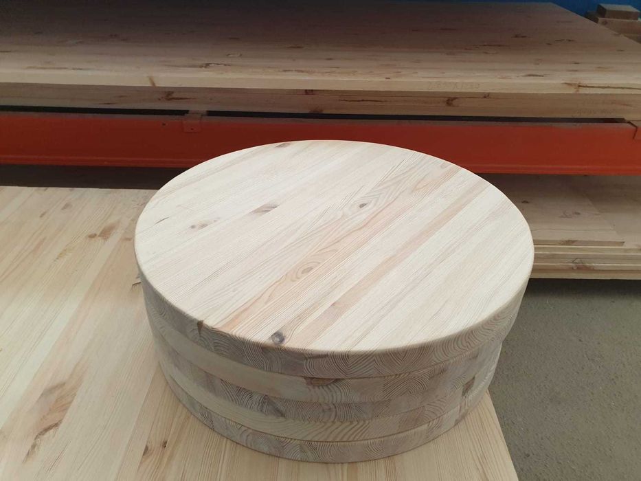 Producem blaturi din lemn masiv de pin cu grosimi diferite.