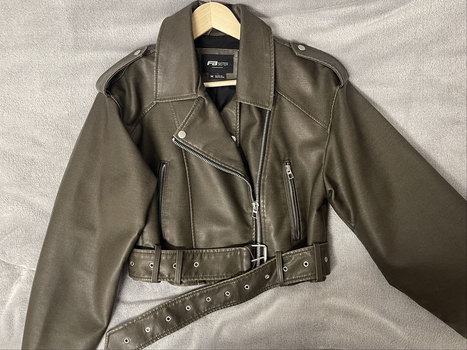 Кожено яке с колан.