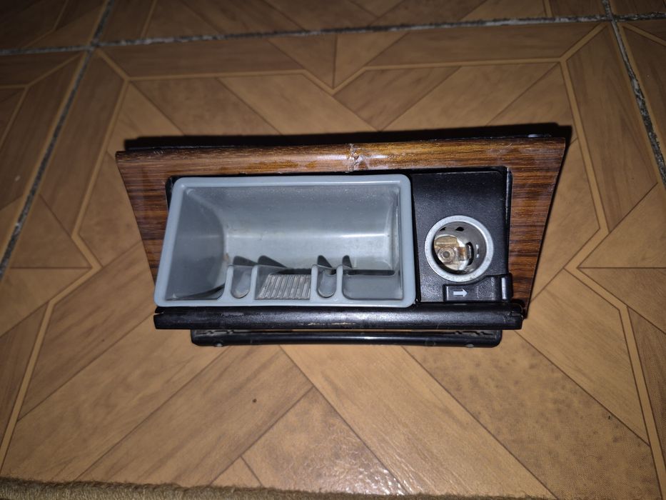 Пепельница на Mersedes benz w124