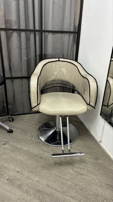 Парикмахерское кресло