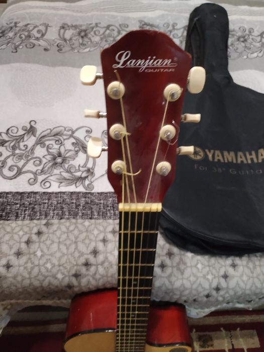 Продам гитару состояние хорошее