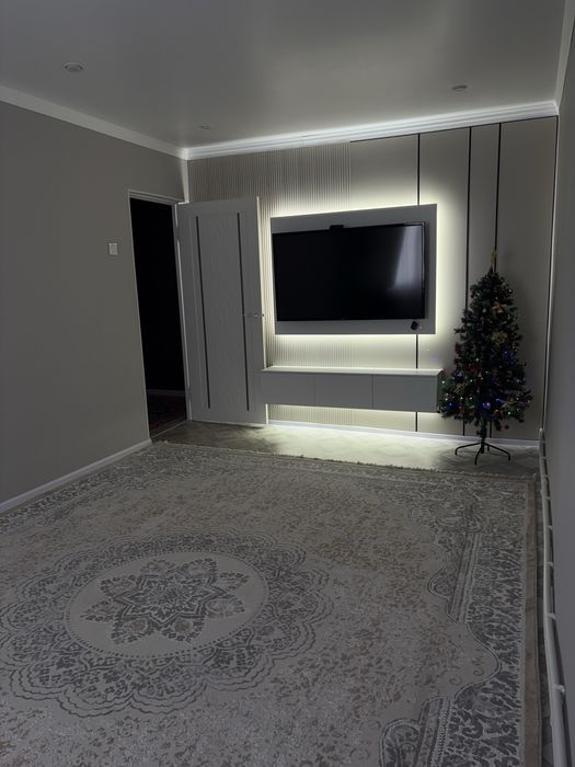 2мкр екі бөлмелі пәтер сатылады.