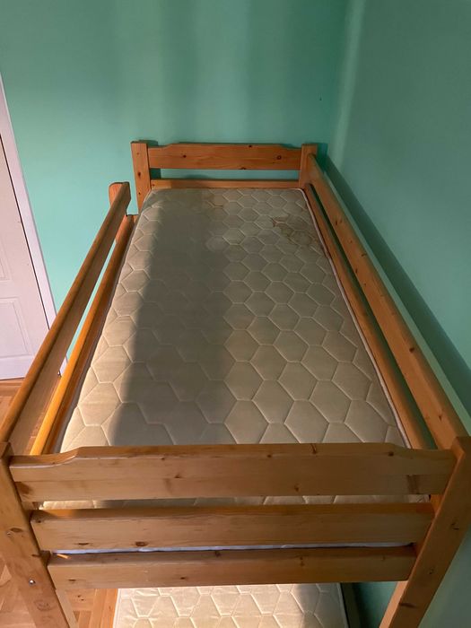 РЕЗЕРВИРАНО - Двуетажно дървено легло заедно с двата матрака
