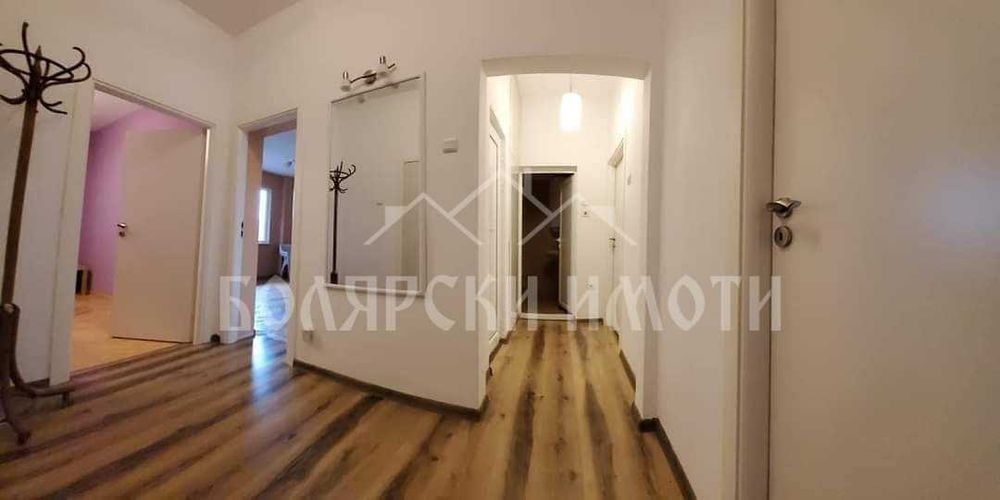 Дава се под наем Тристаен апартамент в Велико Търново, Център - 100 кв.м за 435 € - Снимка #3