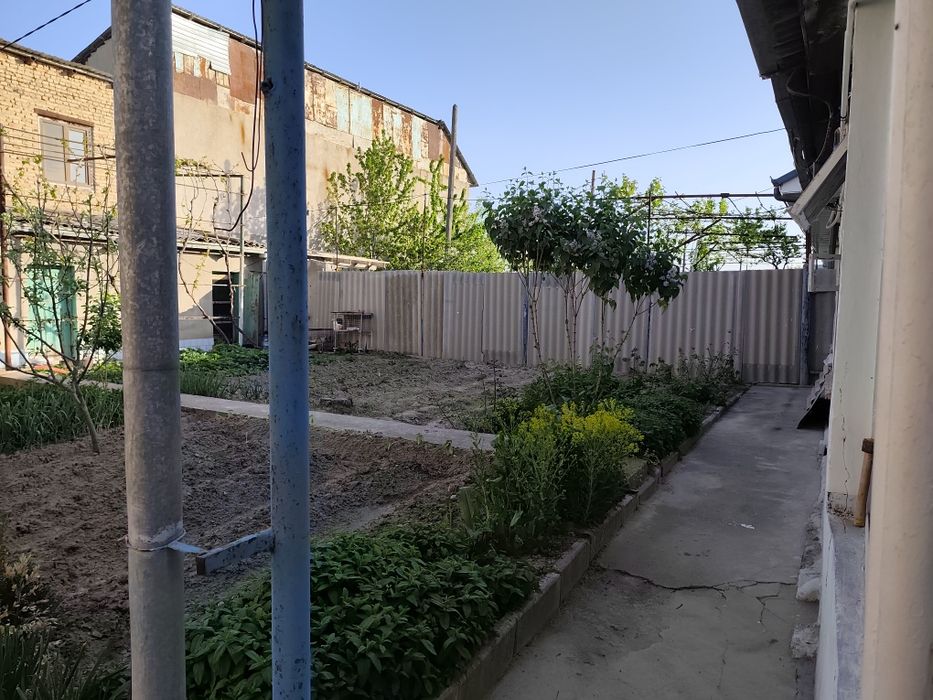 Ховли сотилади азотчикда