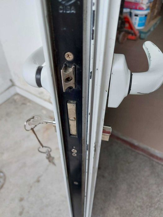 Reparatii geamuri si usi de termopan