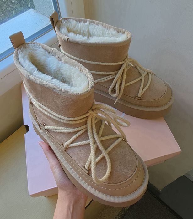 Бежови дамски зимни боти тип UGG