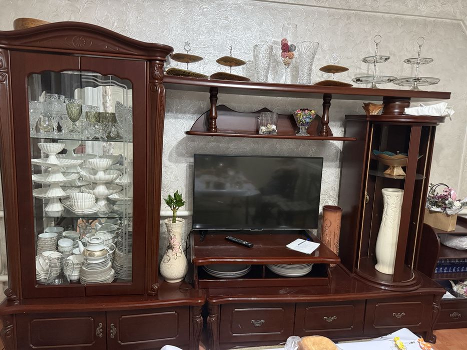 Срочно продается гостиная стенка в хорошем состоянии